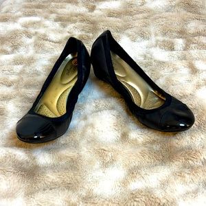 DexFlex Comfort, size 9 black women’s shoes.